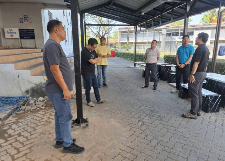 ตรวจรับงานโครงการก่อสร้างหลังคาทางเดินฯ